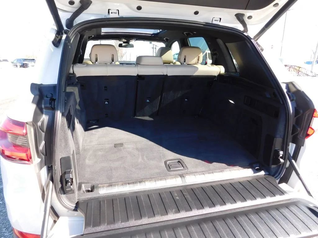 Used 2022 BMW X5 xDrive45e w/ Climate Comfort Package image 11