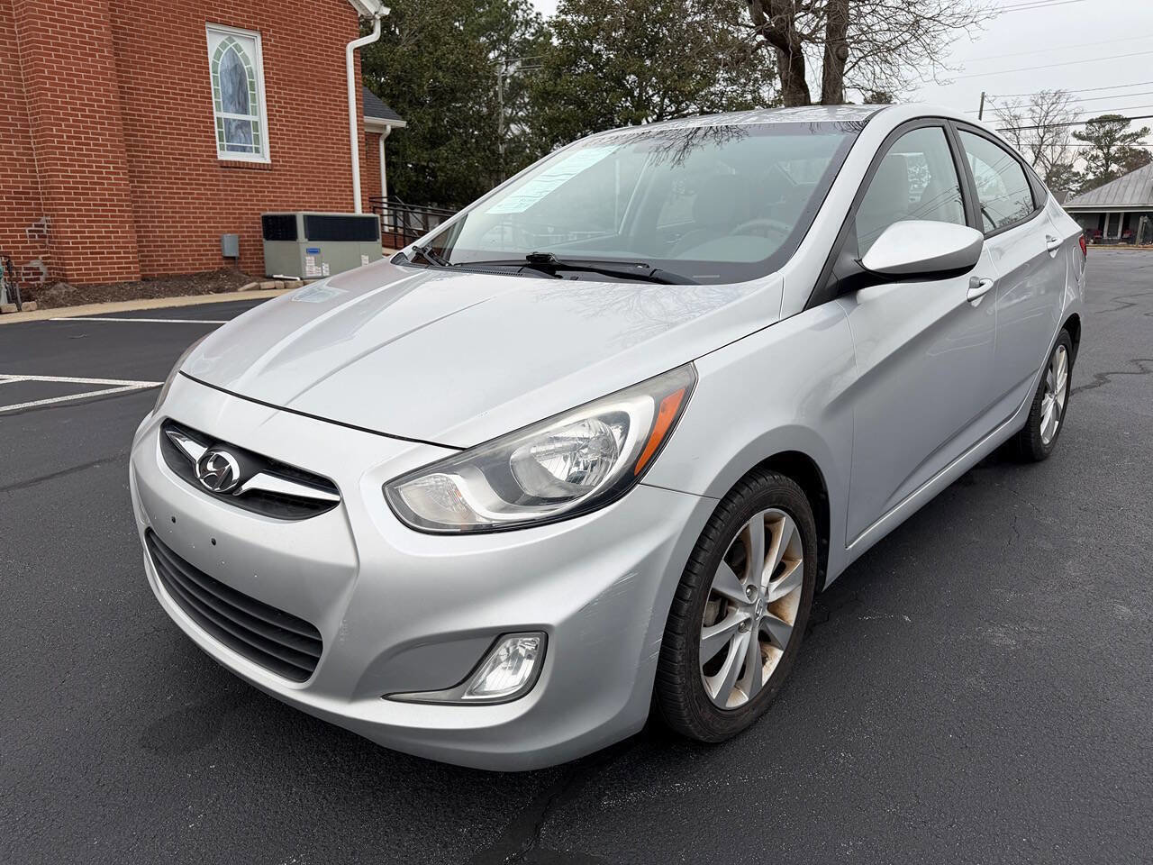 Used 2013 Hyundai Accent GLS w/ Premium Pkg FWD image 2