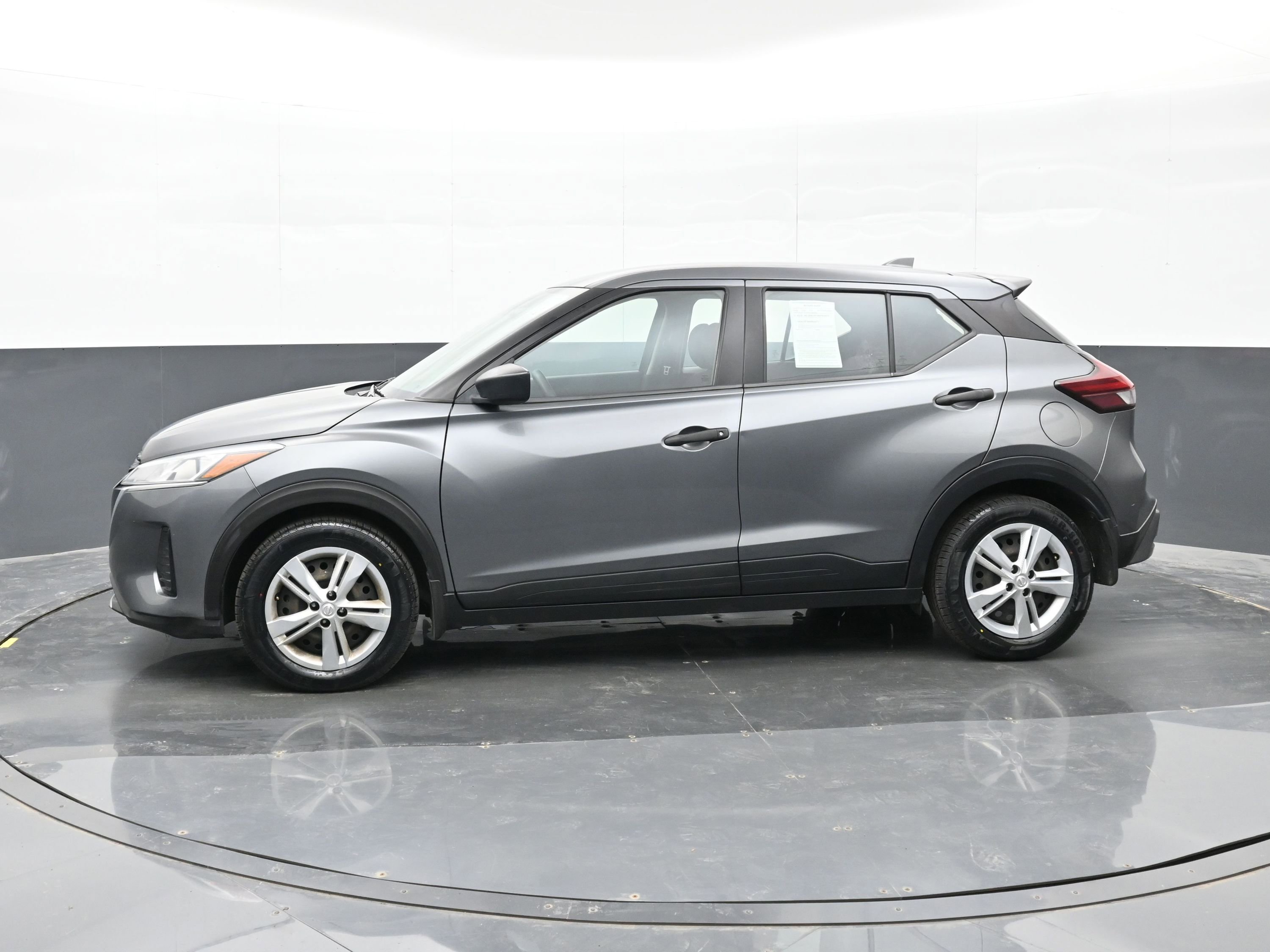 Used 2022 Nissan Kicks S w/ Interior Electronics Package FWD image 9