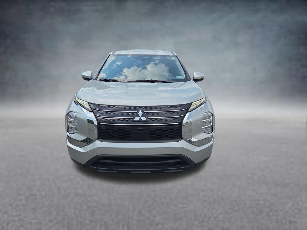 Used 2022 Mitsubishi Outlander ES AWD/4WD image 2