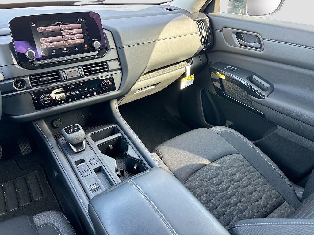 Used 2025 Nissan Pathfinder S image 21