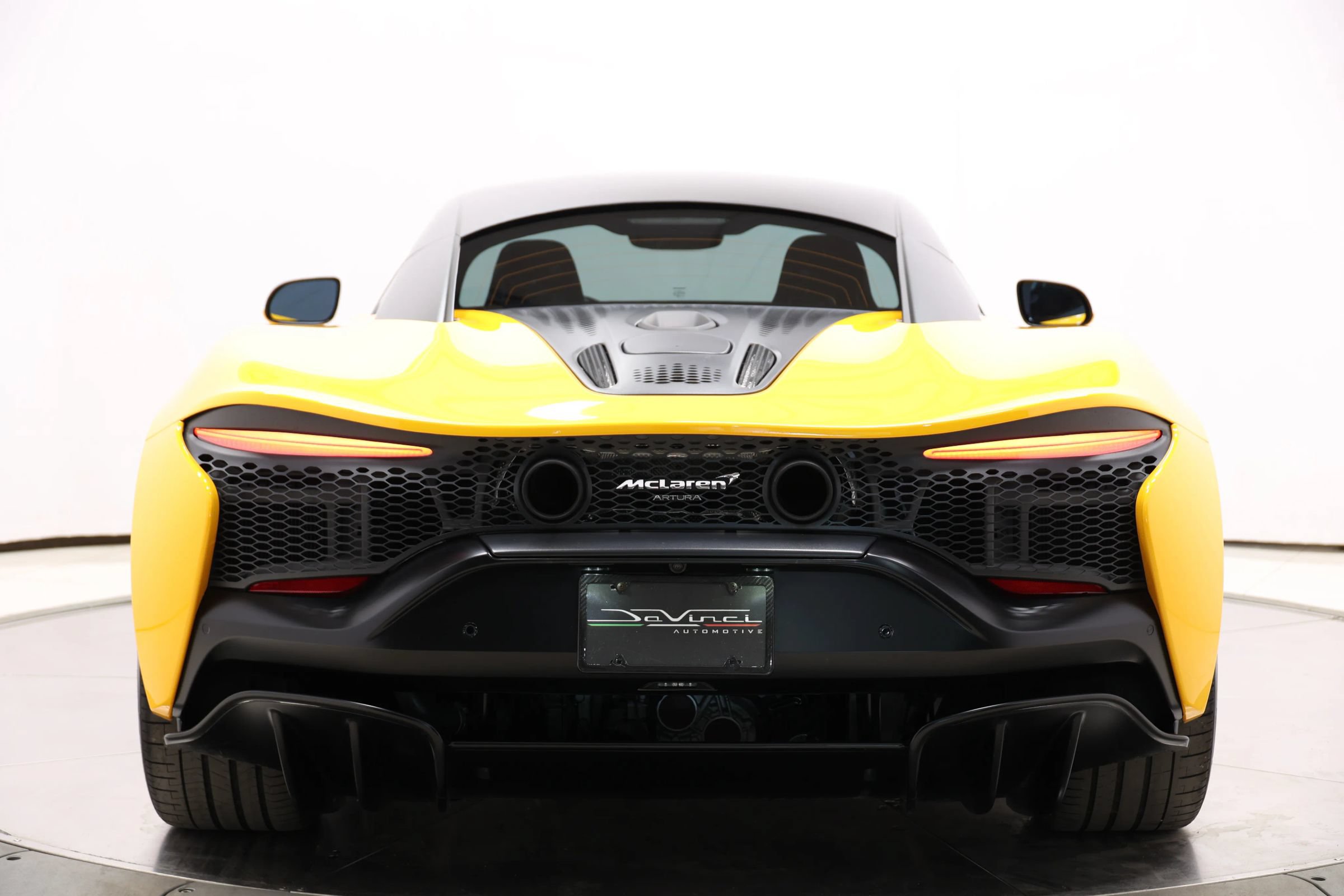 Used 2023 McLaren Artura RWD image 60