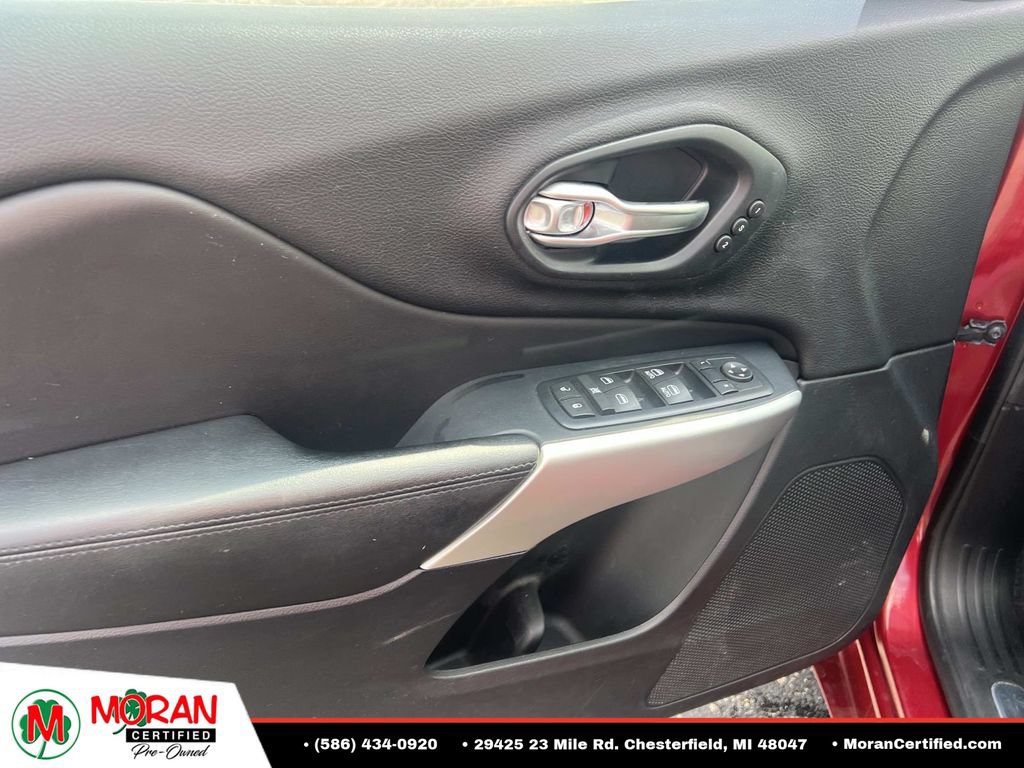 Used 2016 Jeep Cherokee Overland AWD/4WD image 14