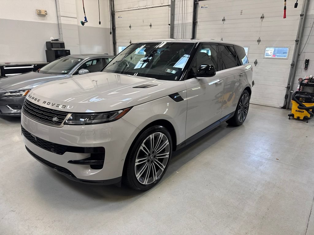 Used 2025 Land Rover Range Rover Sport SE
