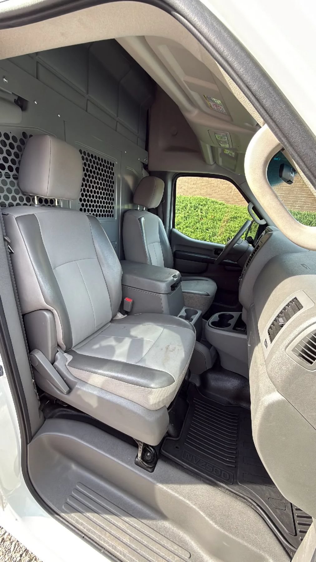 Used 2014 Nissan NV 2500 SV w/ Side & Curtain Airbag Package RWD image 16