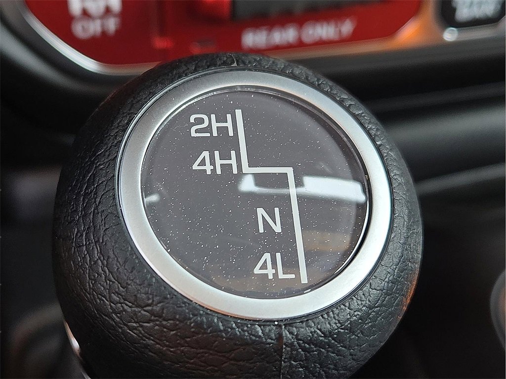 New 2025 Jeep Wrangler Unlimited Rubicon w/ XTREMEE 35" Tire Package image 13