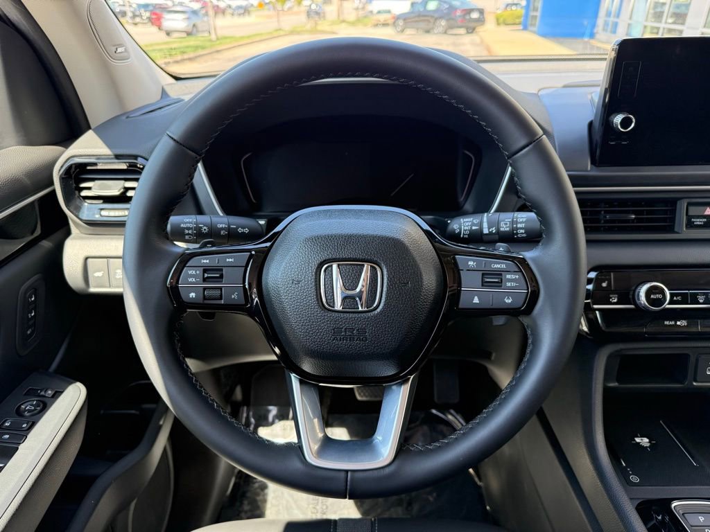 Used 2025 Honda Pilot Touring image 16