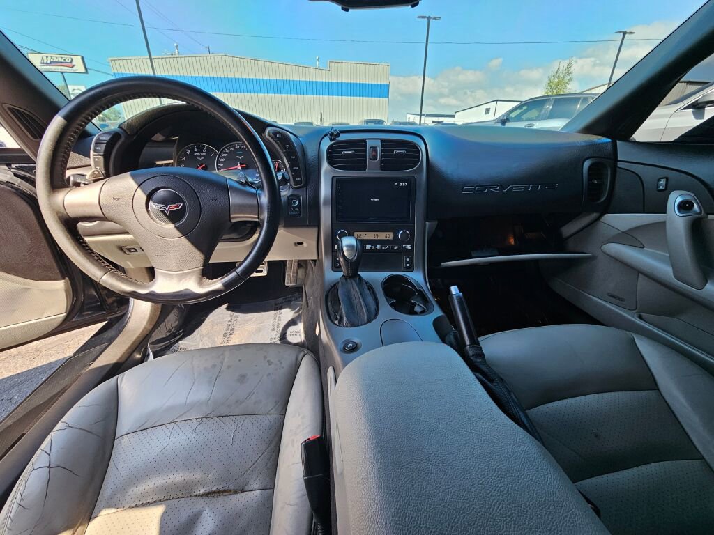 Used 2006 Chevrolet Corvette Coupe w/ Preferred Equipment Group RWD image 15