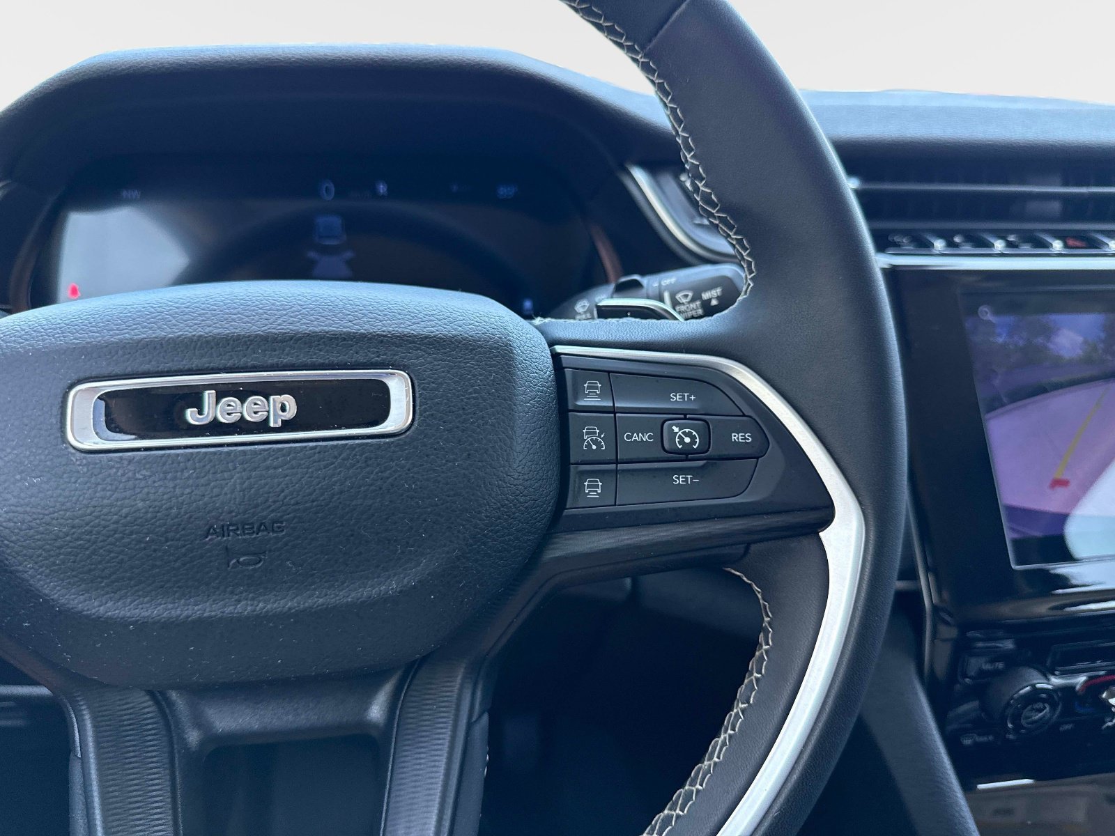 Used 2023 Jeep Grand Cherokee L Laredo AWD/4WD image 28