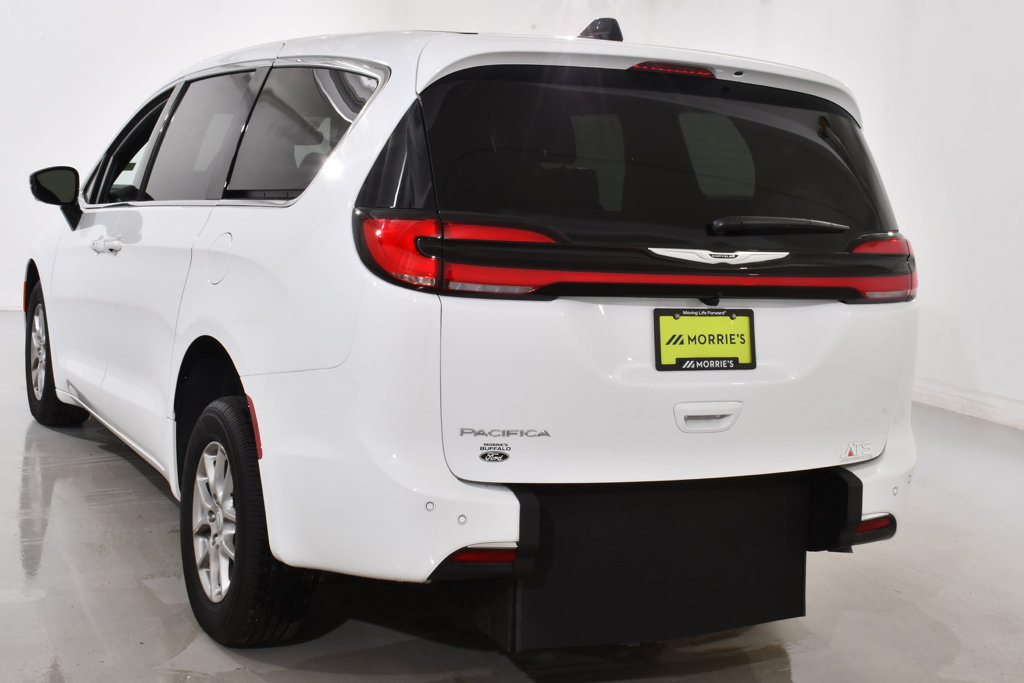 Used 2026 Chrysler Pacifica Select FWD image 15