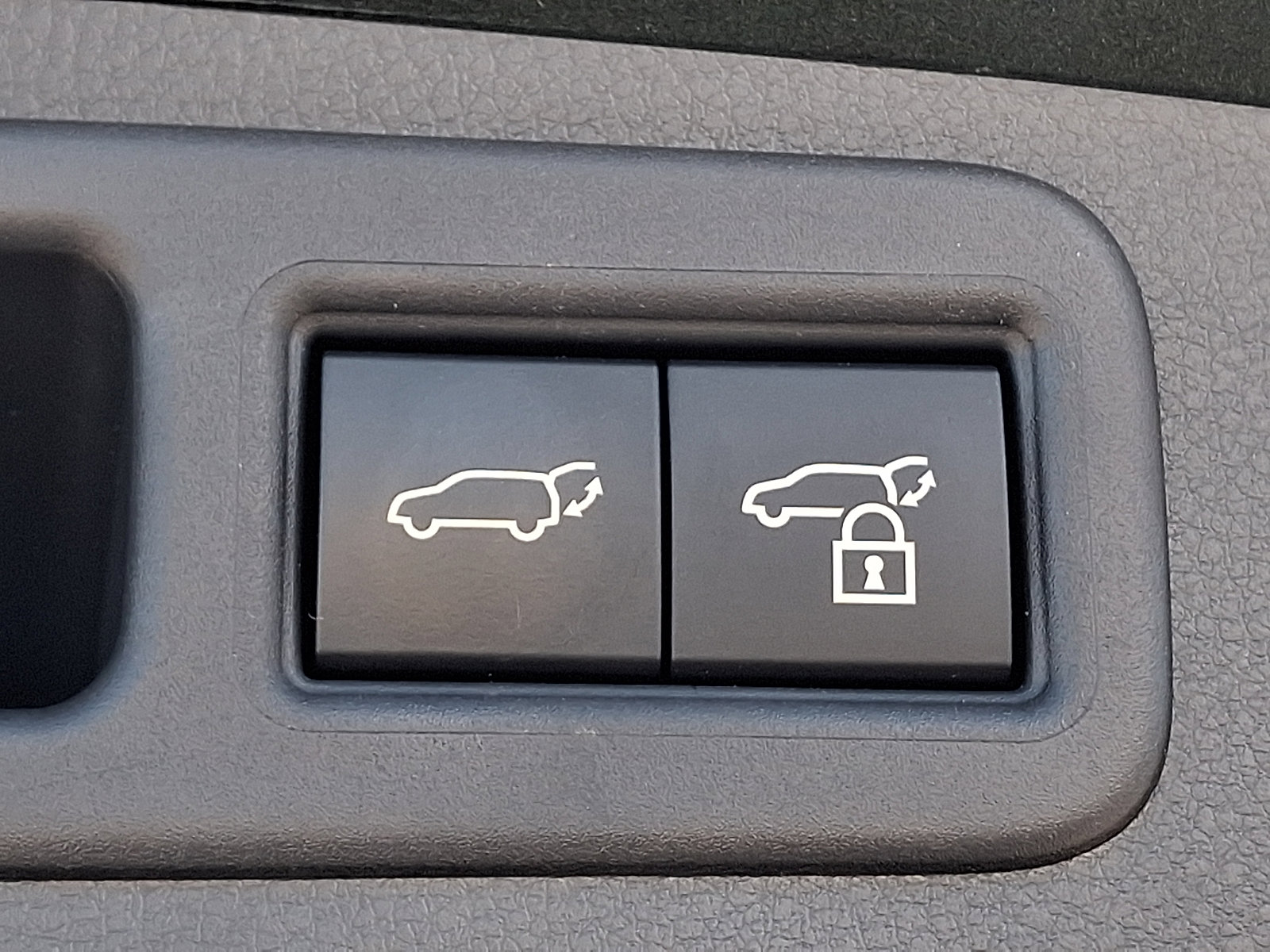 Used 2023 Lexus RX 350h w/ Accessory Package (2T) AWD/4WD image 31
