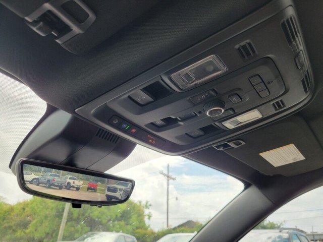 Used 2024 GMC Yukon Denali Ultimate AWD/4WD image 25