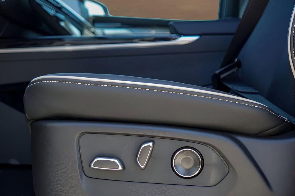 New 2026 Cadillac Escalade Sport w/ Touring Package AWD/4WD image 18