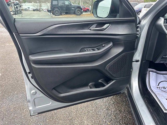 Used 2024 Jeep Grand Cherokee Laredo image 22