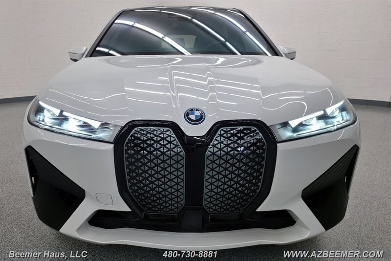 Used 2024 BMW iX xDrive50 w/ Sport Package AWD/4WD image 41