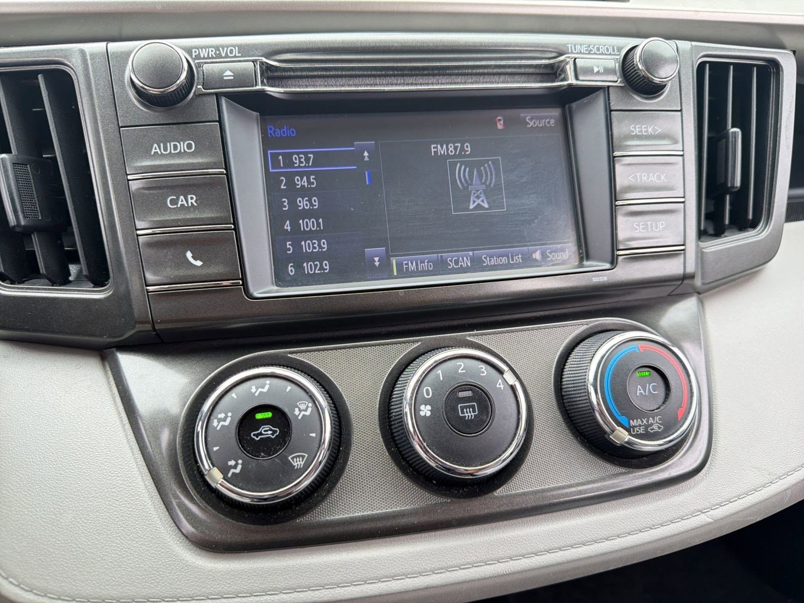 Used 2015 Toyota RAV4 LE AWD/4WD image 21