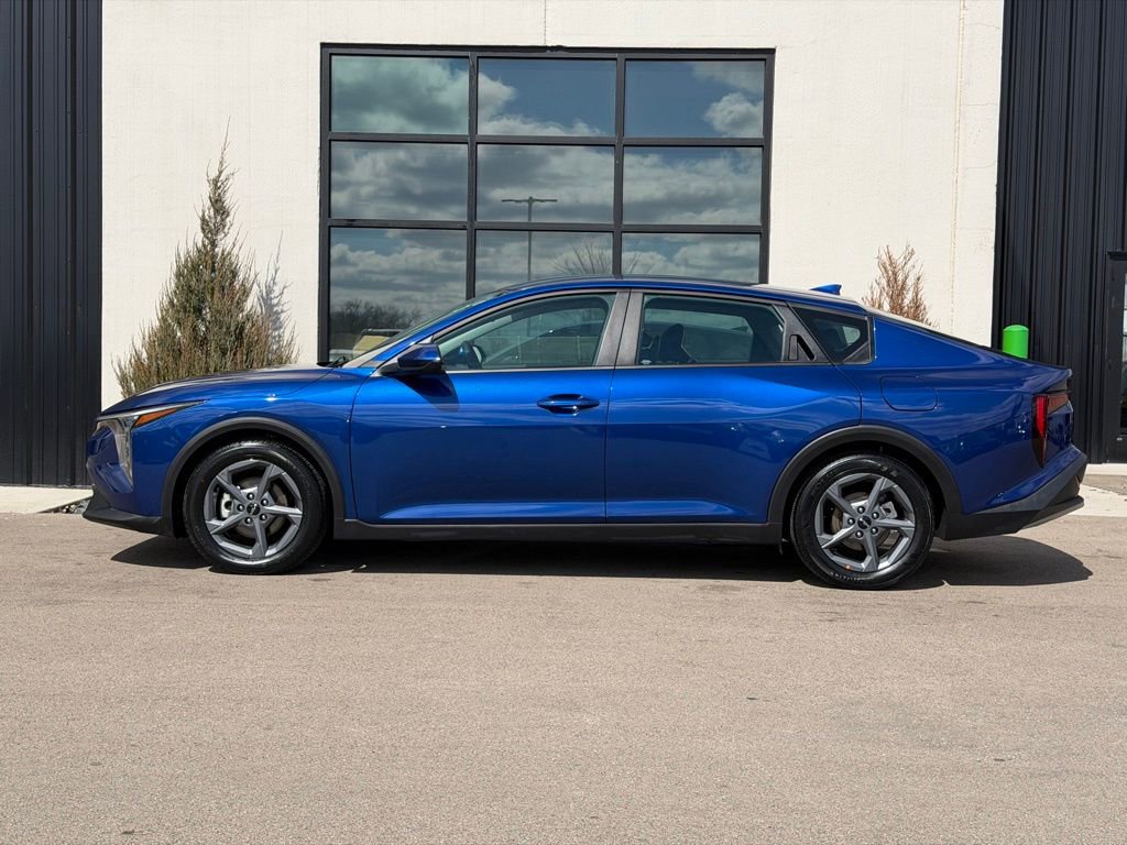 Used 2025 Kia K4 LXS FWD image 2