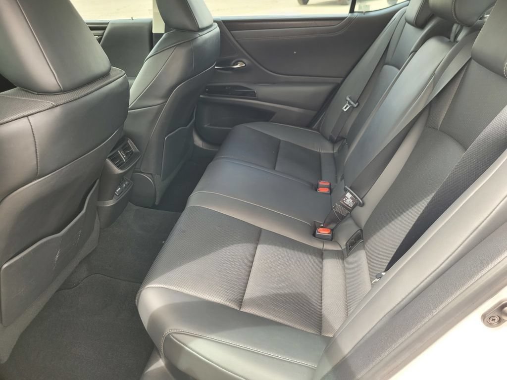 Used 2022 Lexus ES 300h w/ Premium Package FWD image 11