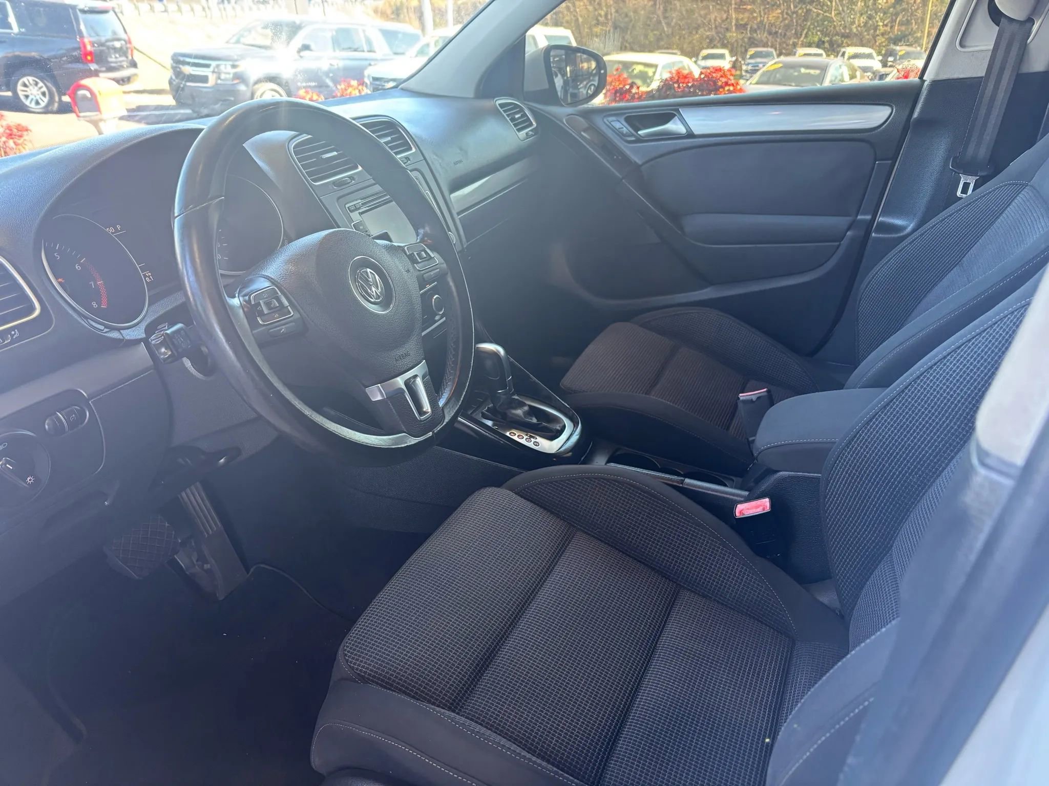 Used 2014 Volkswagen Golf 4-Door image 7