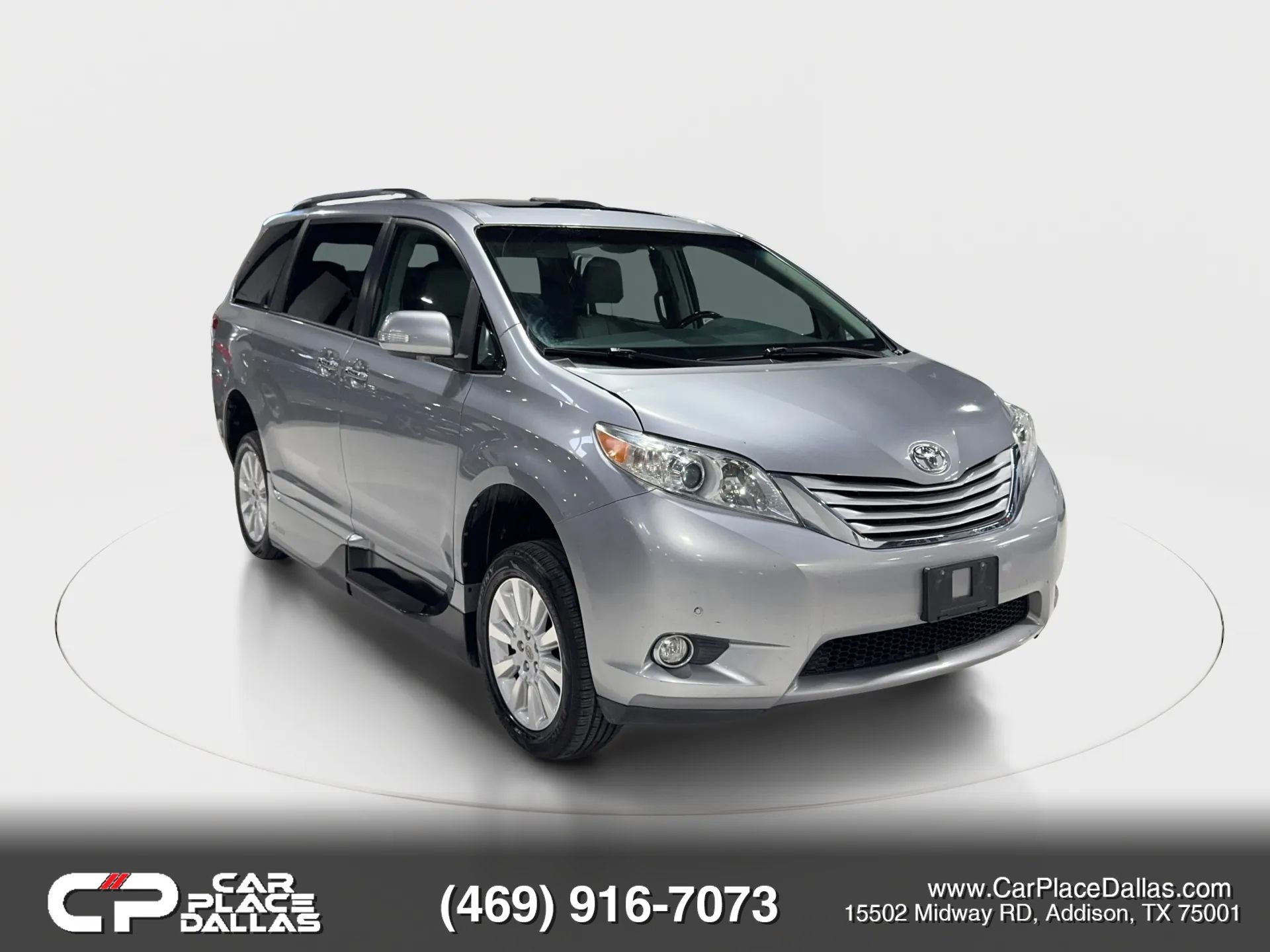 Used 2013 Toyota Sienna Limited w/ Premium Pkg FWD image 2