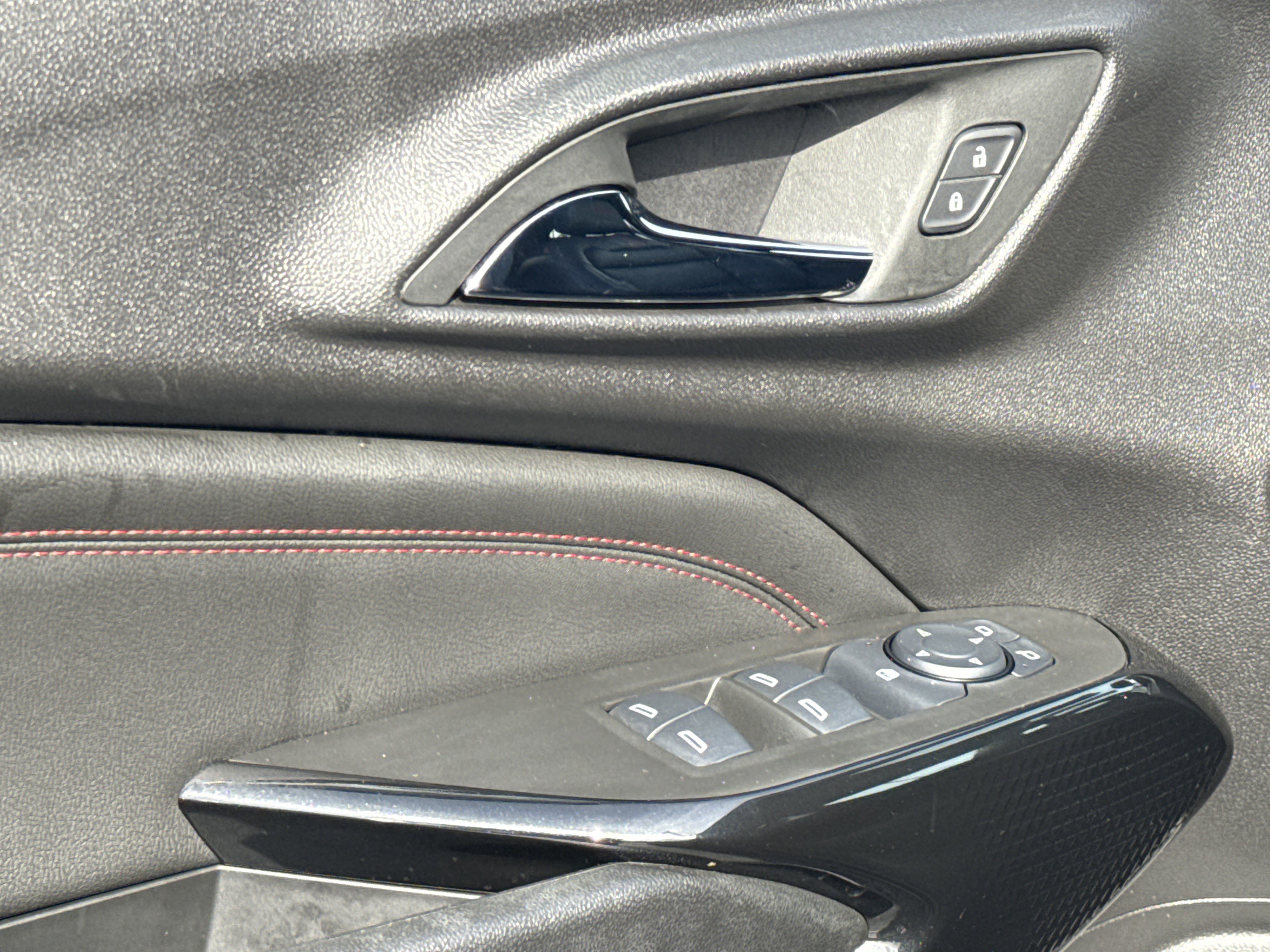 Certified 2025 Chevrolet Trax RS w/ Driver Confidence Package image 21