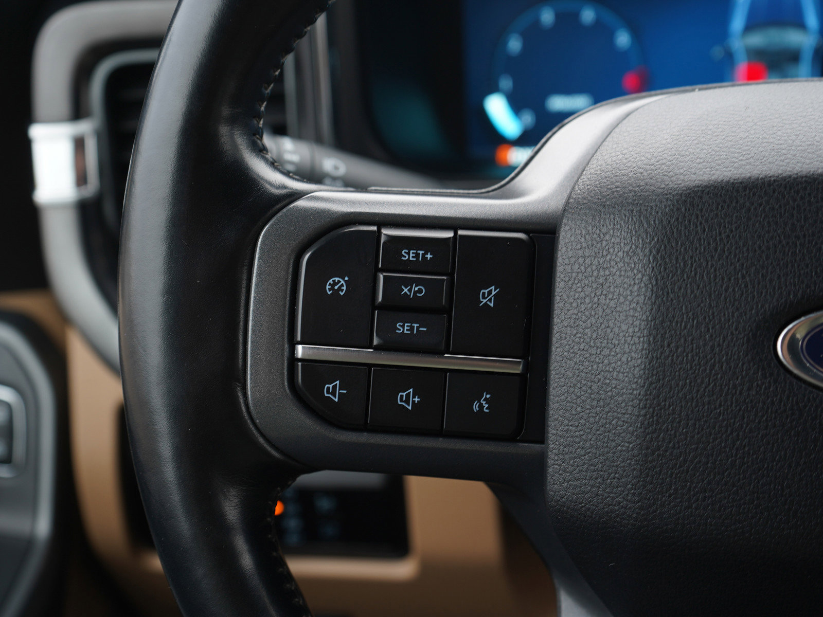 Used 2023 Ford F350 Lariat image 32