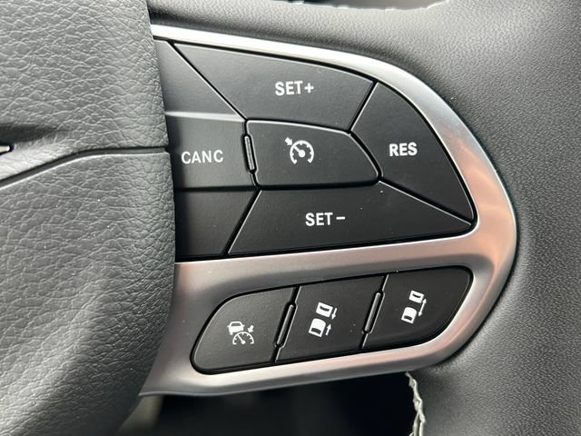 New 2027 Chrysler Pacifica Select AWD/4WD image 21