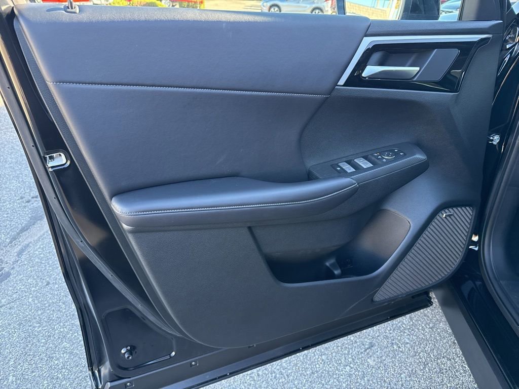 New 2025 Mitsubishi Outlander SE image 29