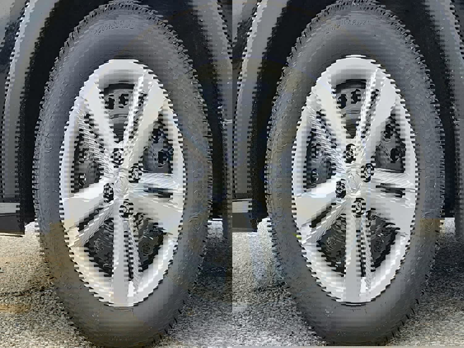 New 2025 Nissan Kicks Play S FWD image 6