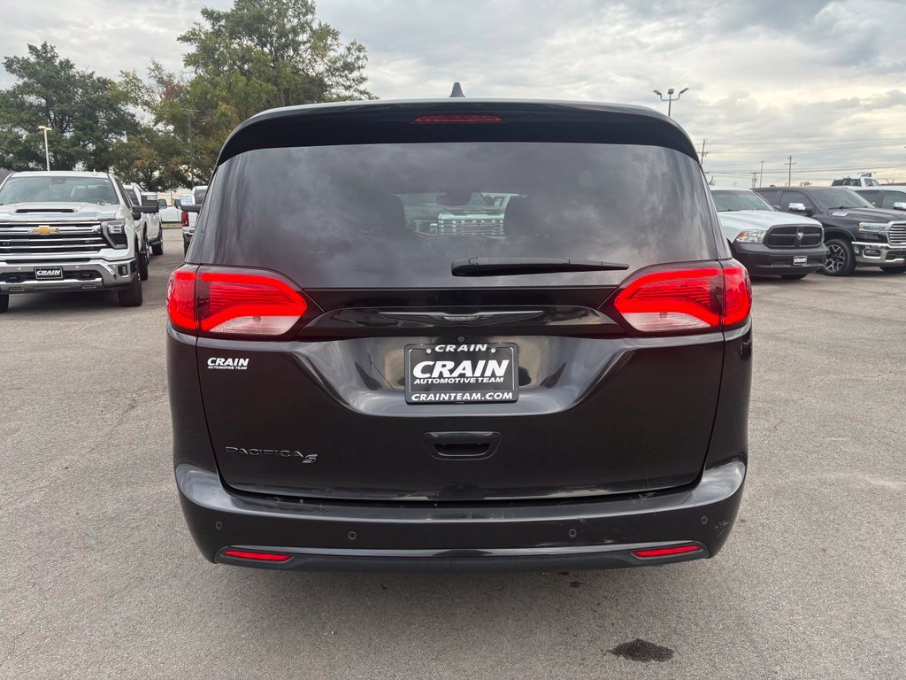Used 2020 Chrysler Pacifica Touring w/ Advanced Safetytec Group FWD image 6