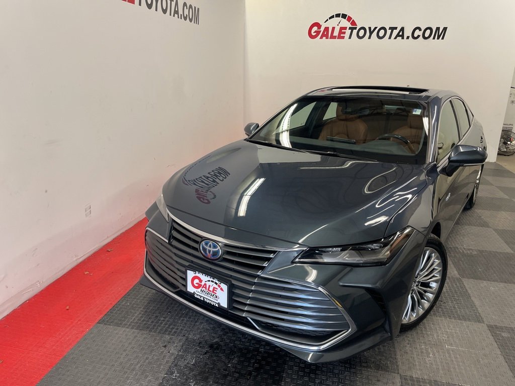 Used 2019 Toyota Avalon Limited image 2