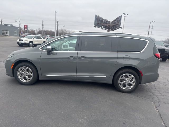 Used 2021 Chrysler Pacifica Limited w/ Premium & Safety Sphere Group image 6