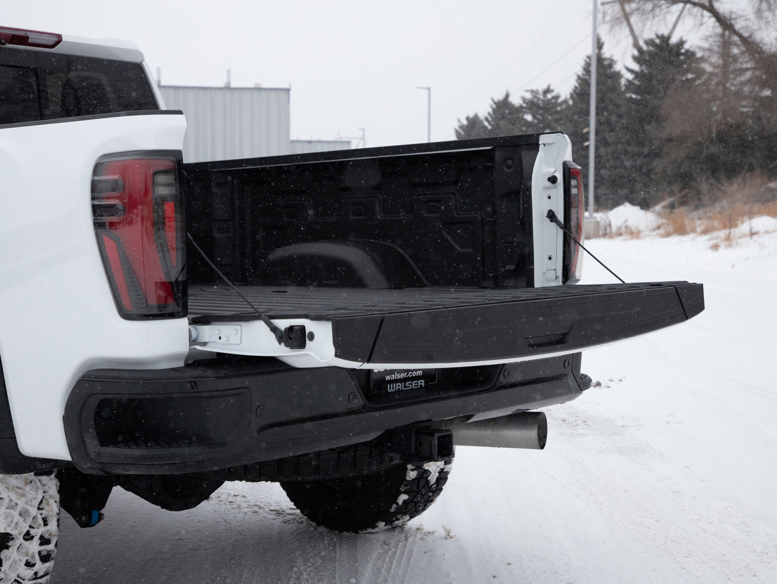 Used 2025 GMC Sierra 2500 AT4X image 9