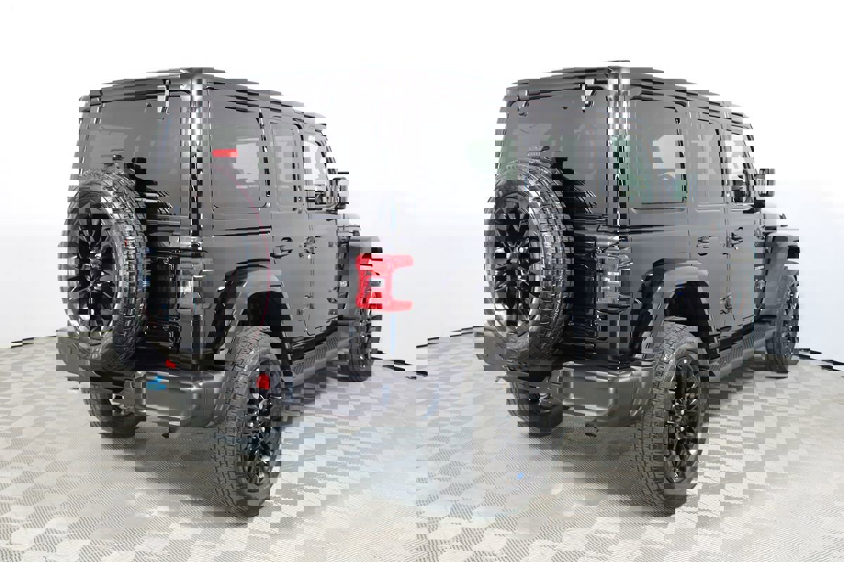 Used 2023 Jeep Wrangler Sahara AWD/4WD image 40