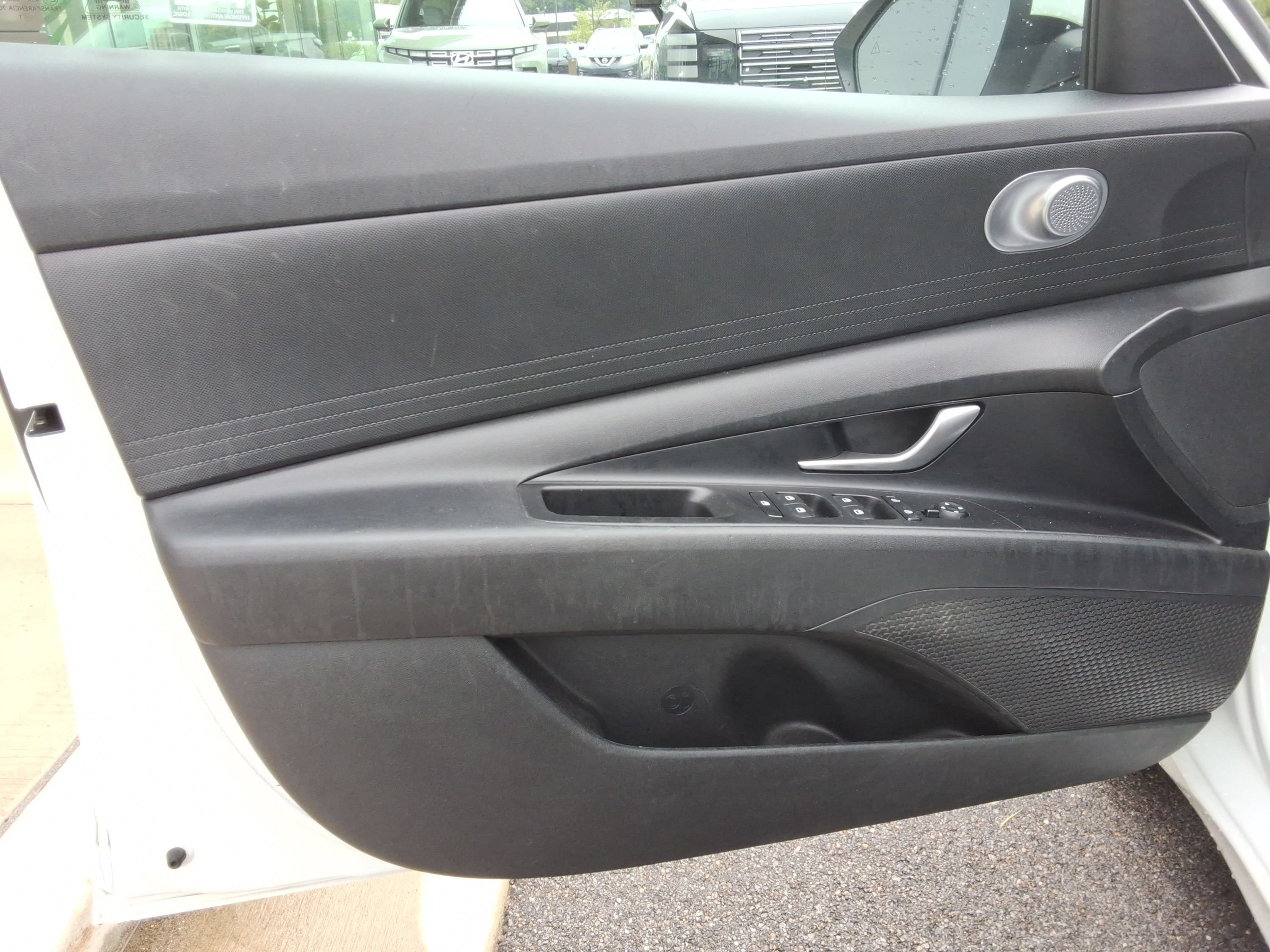 Used 2021 Hyundai Elantra SE FWD image 21