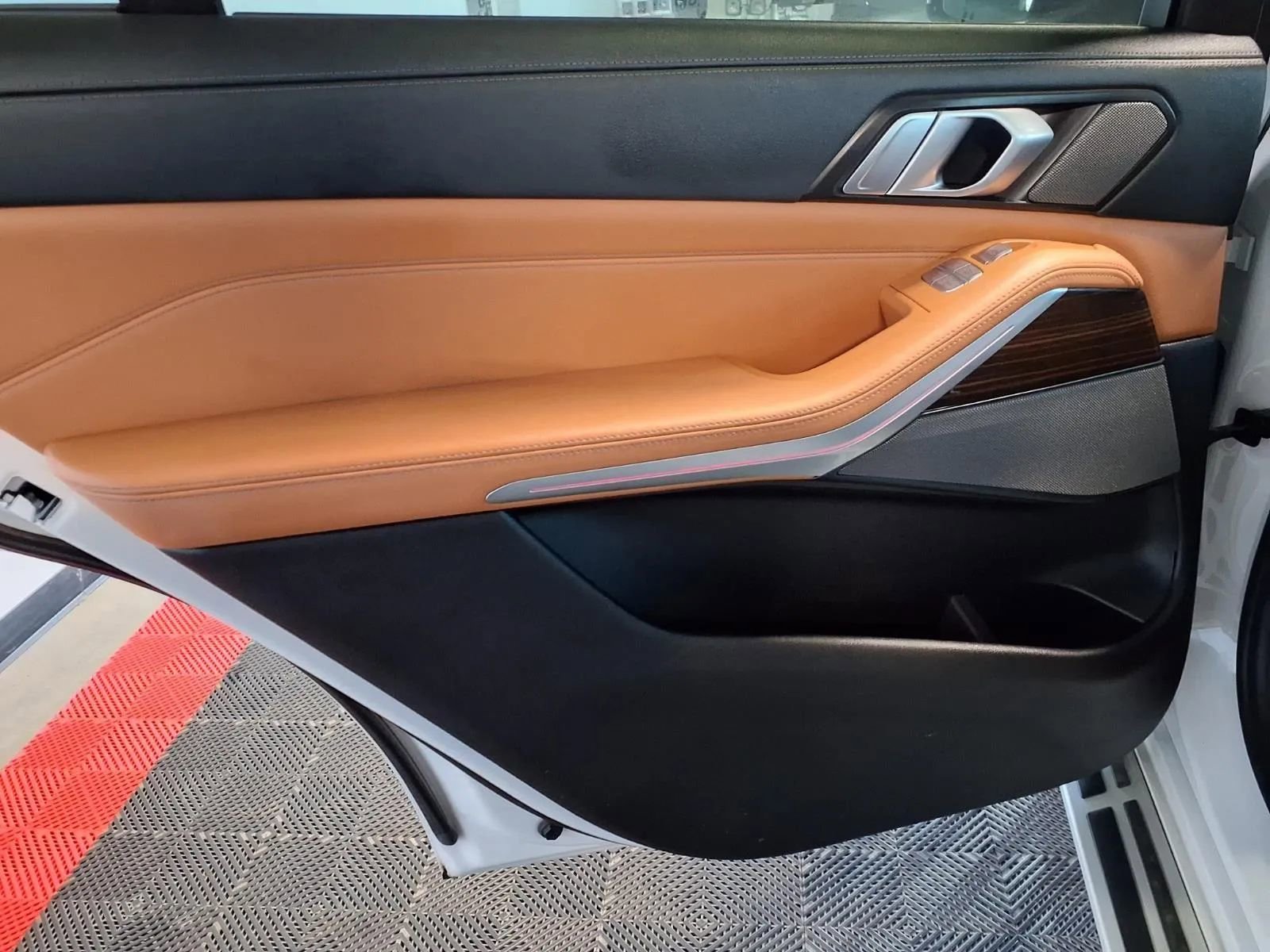 Used 2020 BMW X7 xDrive40i w/ Premium Package image 17