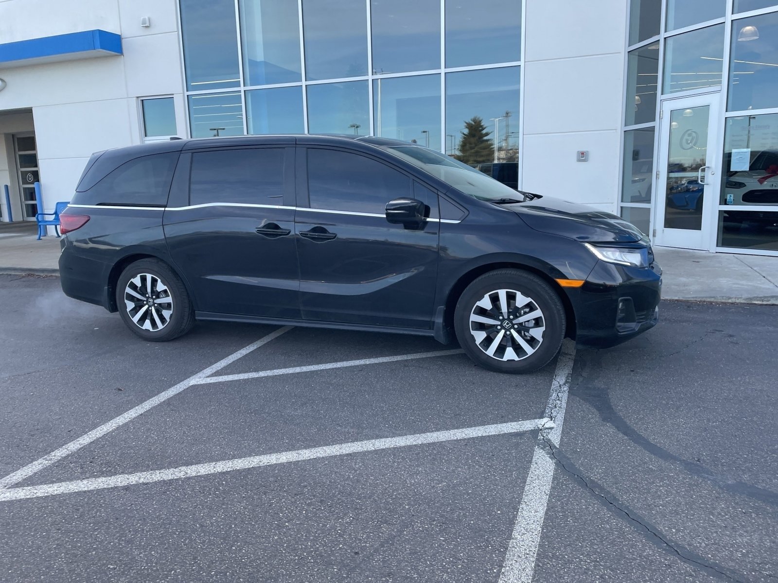 Used 2025 Honda Odyssey EX-L image 12