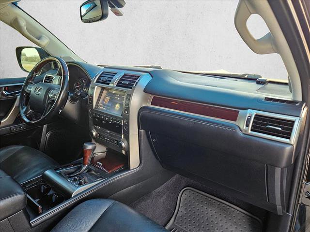 Used 2017 Lexus GX 460 image 24