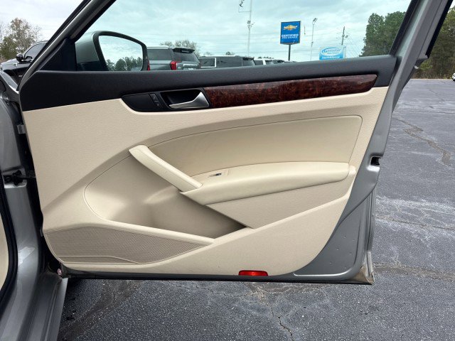 Used 2013 Volkswagen Passat TDI SEL Premium image 13