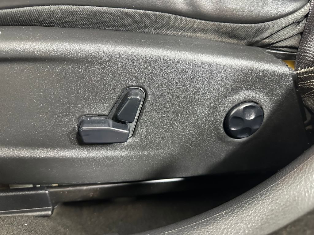 Used 2016 Chrysler 300 S image 17