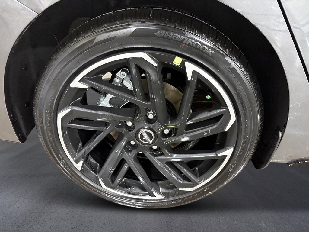 New 2026 Nissan Sentra SR FWD image 9
