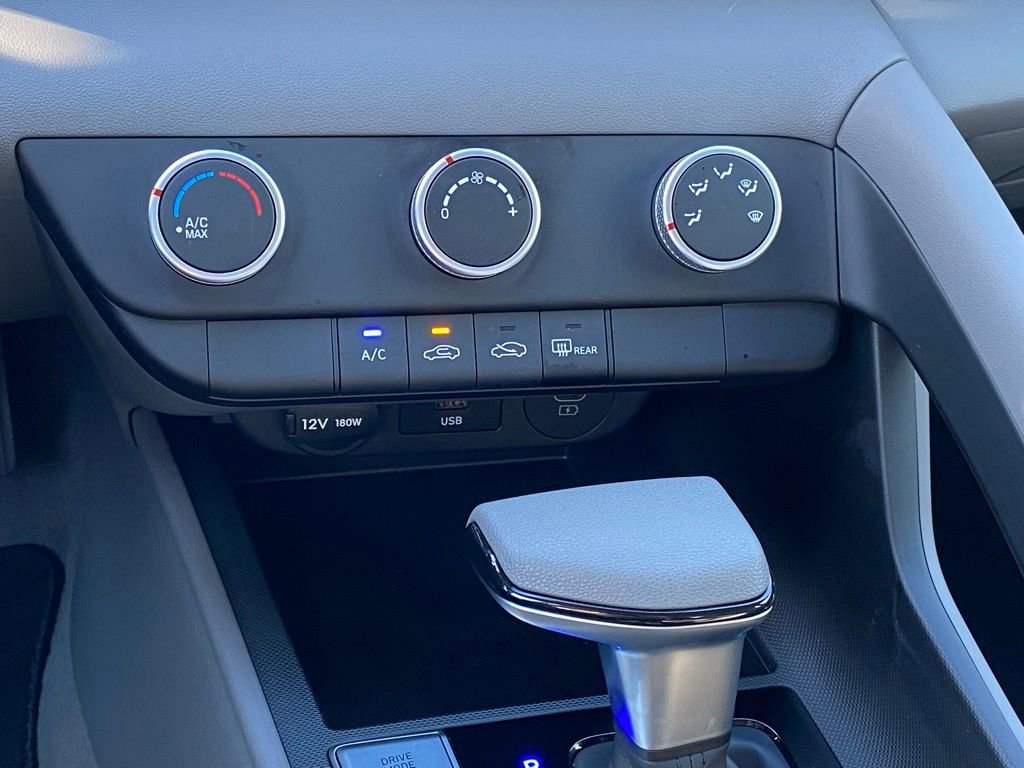 Certified 2024 Hyundai Elantra SE image 20