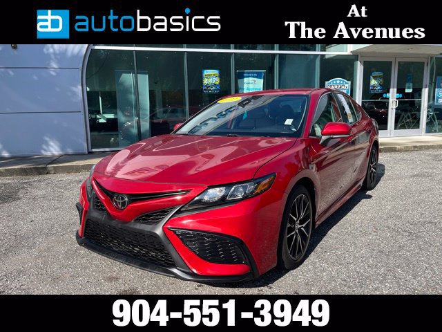 Used 2022 Toyota Camry SE FWD image 1