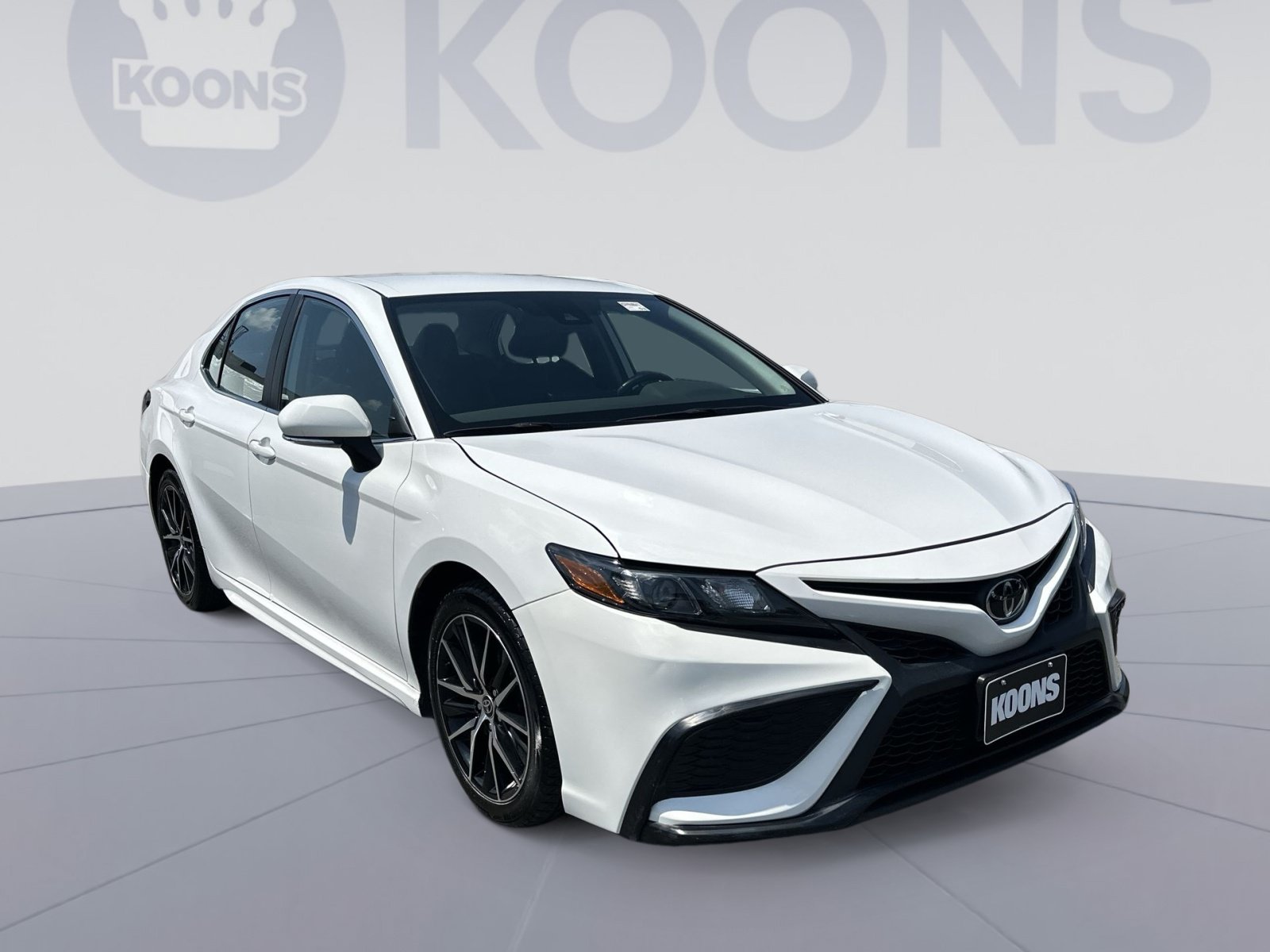 Used 2024 Toyota Camry SE FWD image 2