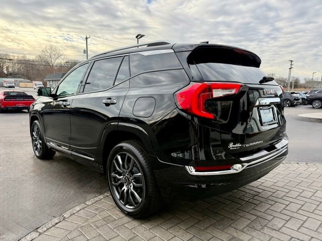 Used 2023 GMC Terrain Denali w/ Black Diamond Edition image 9