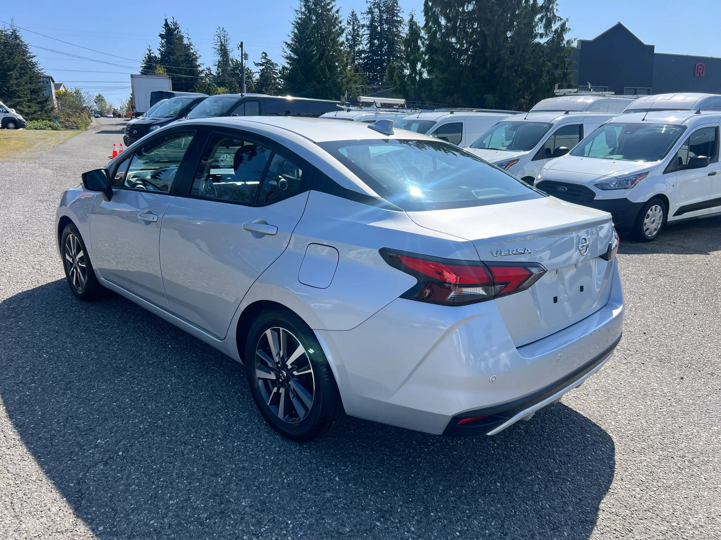 Used 2021 Nissan Versa SV image 3
