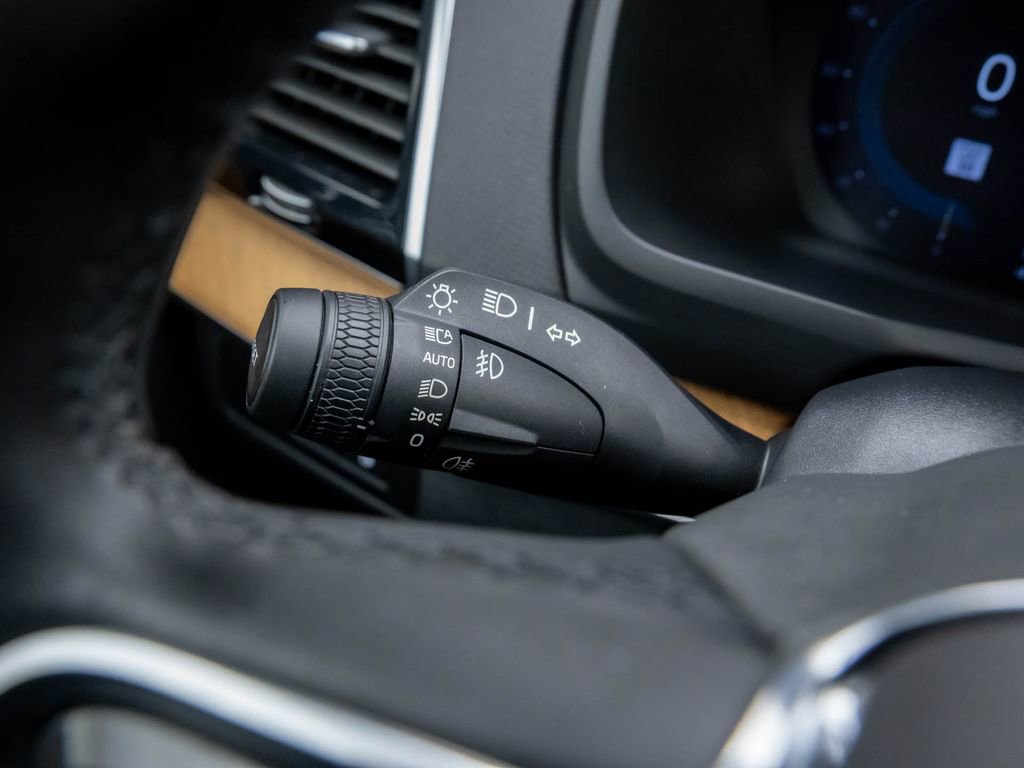 Used 2024 Volvo XC90 T8 Plus w/ Protection Package Premier image 32