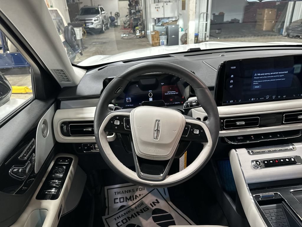 Used 2026 Lincoln Aviator Reserve AWD/4WD image 11