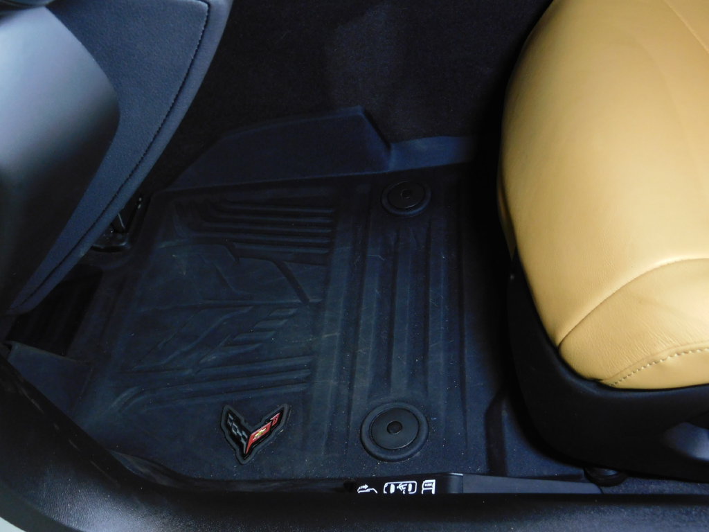 Used 2024 Chevrolet Corvette Stingray Preferred Cpe w/ Z51 Performance Package RWD image 32