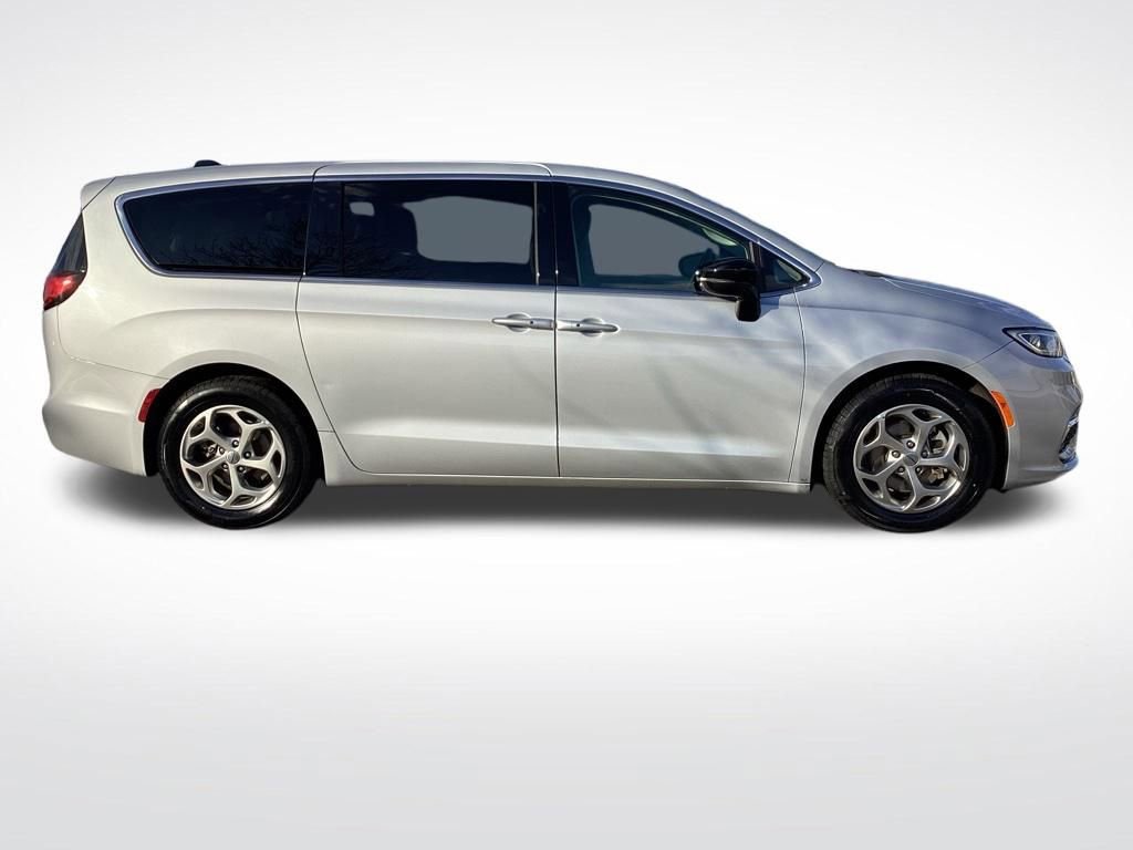 Used 2024 Chrysler Pacifica Limited FWD image 12